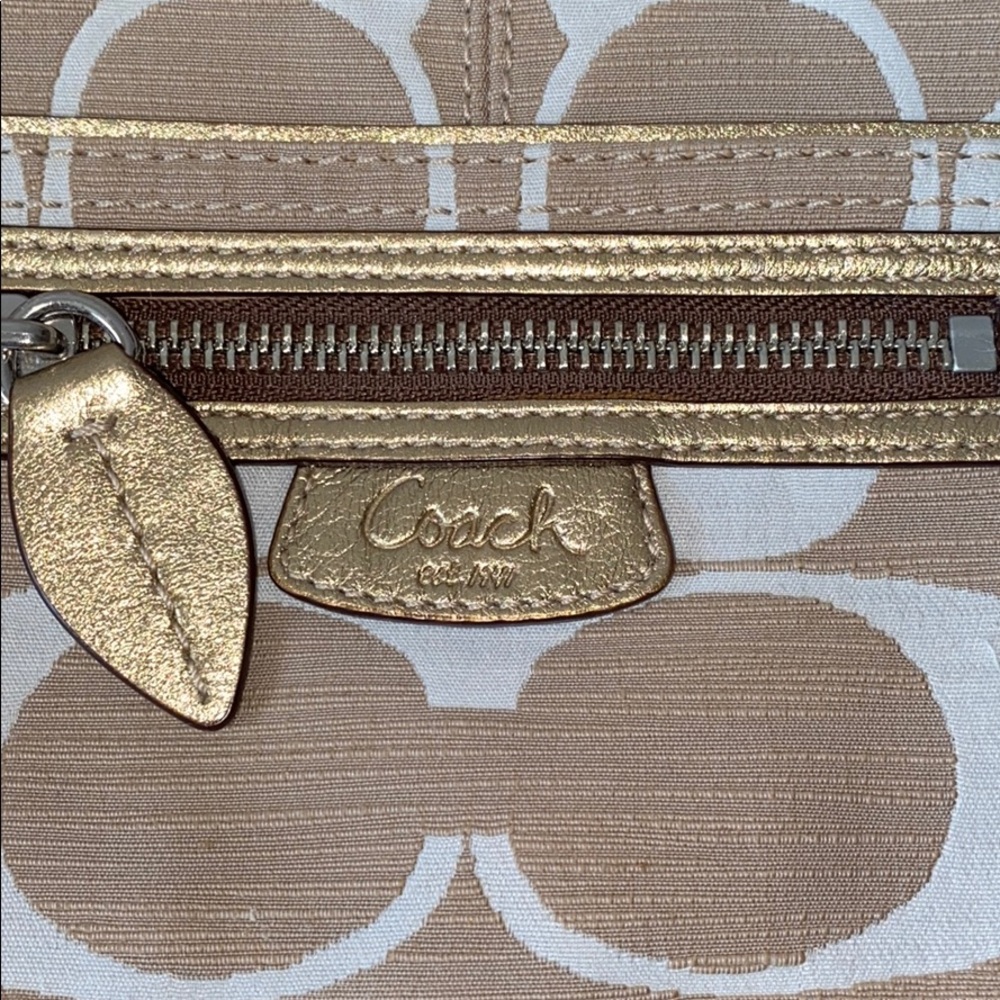 Coach Cream & Gold Shoulder Bag - Picture 2 of 6
